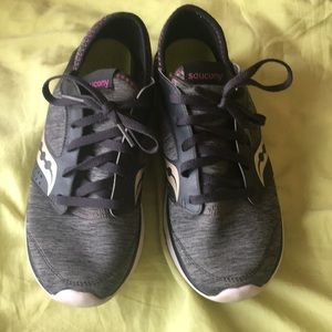 SAUCONY KINETA RELAY RUNNING SHOES Women's 8